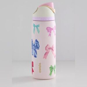 Owala UO Exclusive FreeSip 32 oz  Girlhood Bow 
Water Bottle NWT